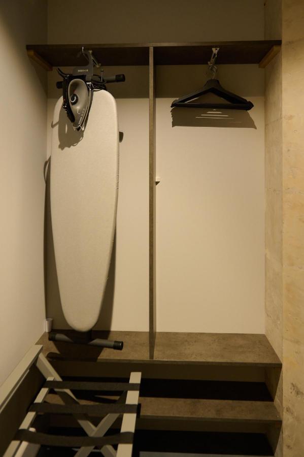 Appartement Montagnon - Les Suites Du Palais - Classe 4 Etoiles, Parking Prive, Vue Cathedrale, 3 Chambres, Primo C0Nciergerie Невер Екстер'єр фото