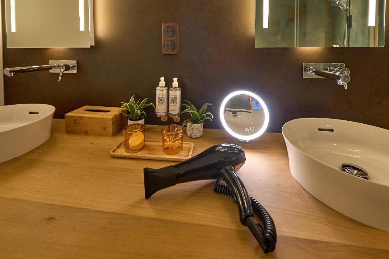 Appartement Montagnon - Les Suites Du Palais - Classe 4 Etoiles, Parking Prive, Vue Cathedrale, 3 Chambres, Primo C0Nciergerie Невер Екстер'єр фото