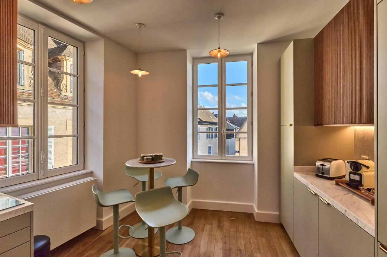 Appartement Montagnon - Les Suites Du Palais - Classe 4 Etoiles, Parking Prive, Vue Cathedrale, 3 Chambres, Primo C0Nciergerie Невер Екстер'єр фото