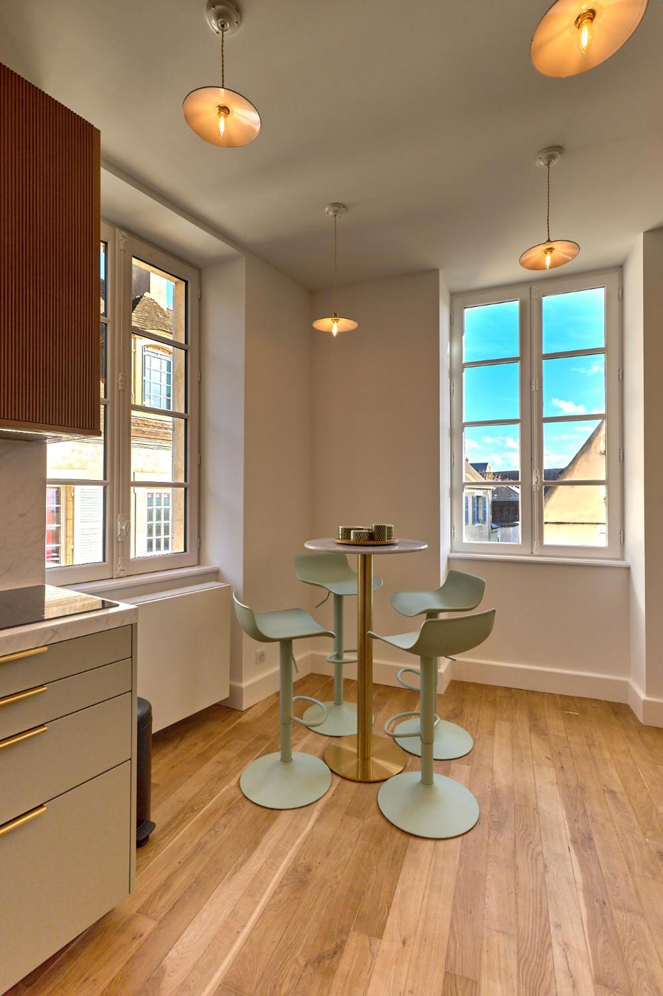 Appartement Montagnon - Les Suites Du Palais - Classe 4 Etoiles, Parking Prive, Vue Cathedrale, 3 Chambres, Primo C0Nciergerie Невер Екстер'єр фото