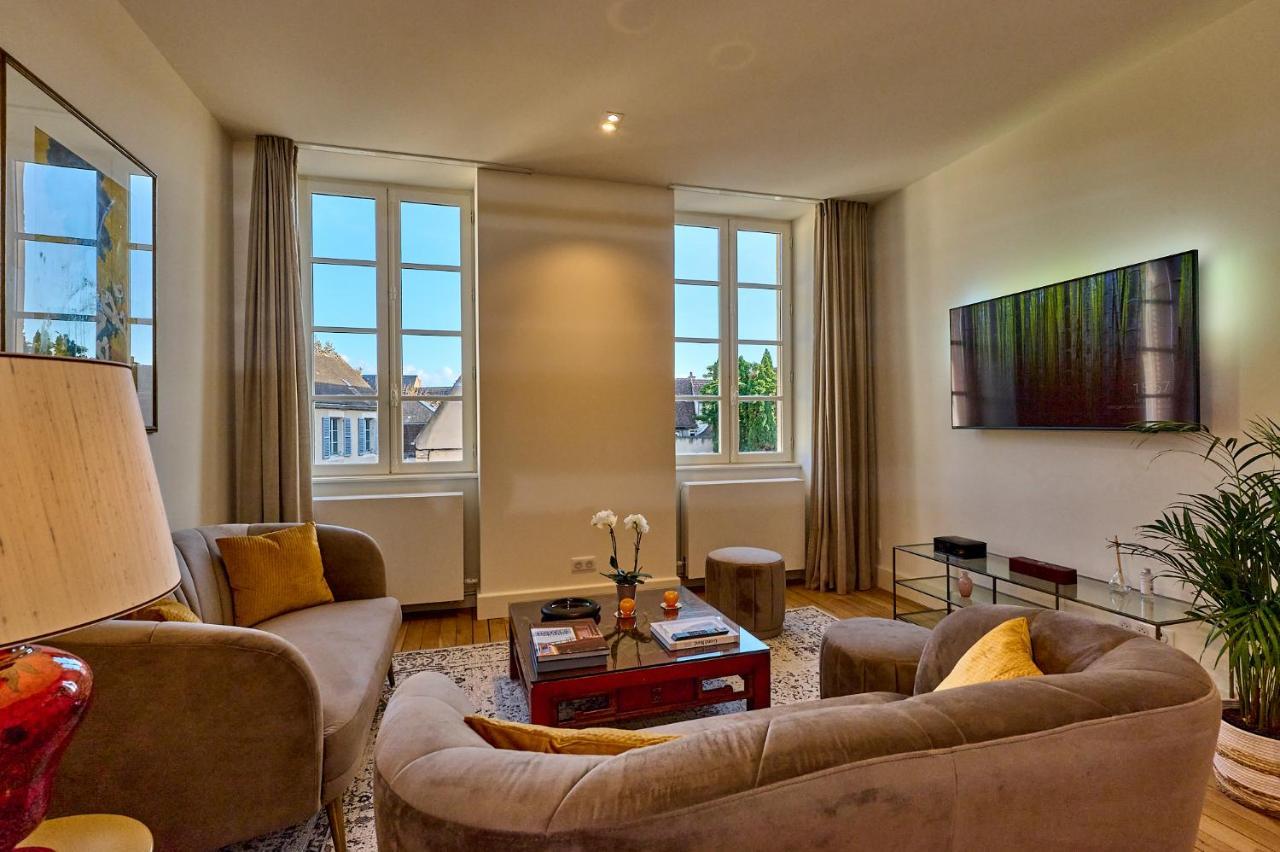 Appartement Montagnon - Les Suites Du Palais - Classe 4 Etoiles, Parking Prive, Vue Cathedrale, 3 Chambres, Primo C0Nciergerie Невер Екстер'єр фото