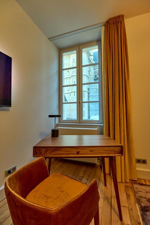 Appartement Montagnon - Les Suites Du Palais - Classe 4 Etoiles, Parking Prive, Vue Cathedrale, 3 Chambres, Primo C0Nciergerie Невер Екстер'єр фото