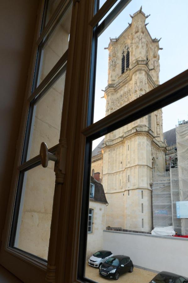 Appartement Montagnon - Les Suites Du Palais - Classe 4 Etoiles, Parking Prive, Vue Cathedrale, 3 Chambres, Primo C0Nciergerie Невер Екстер'єр фото