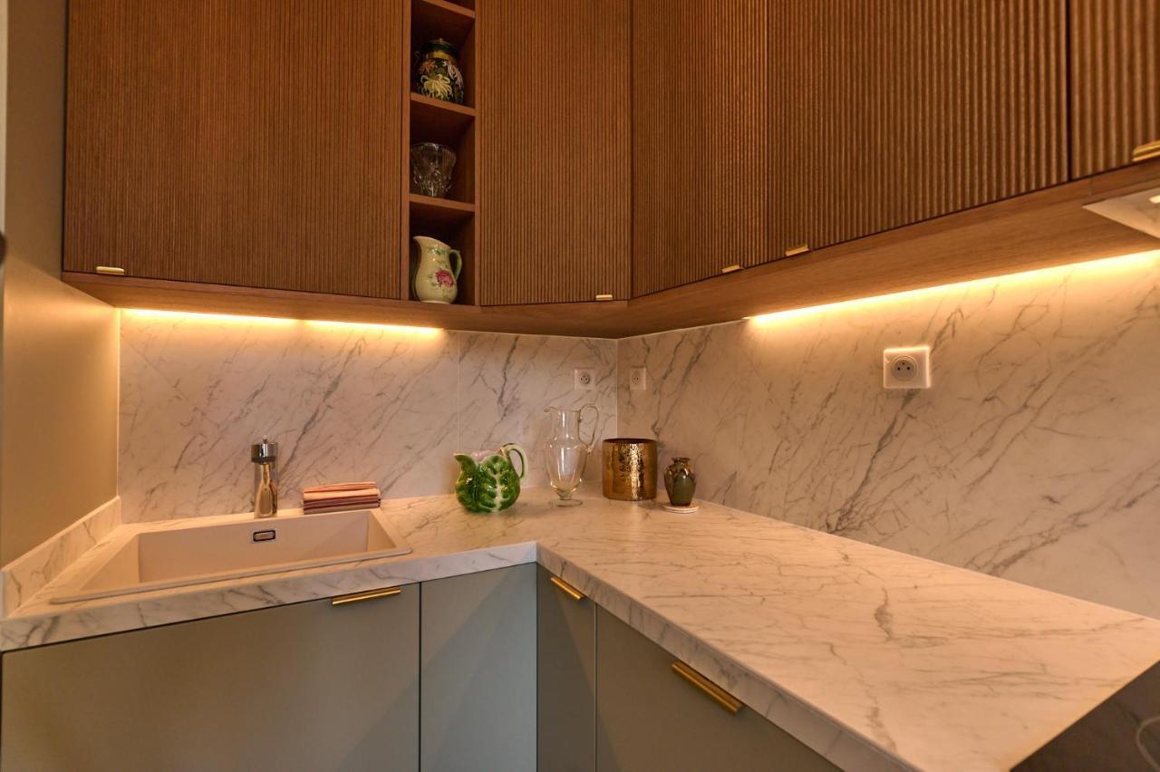 Appartement Montagnon - Les Suites Du Palais - Classe 4 Etoiles, Parking Prive, Vue Cathedrale, 3 Chambres, Primo C0Nciergerie Невер Екстер'єр фото
